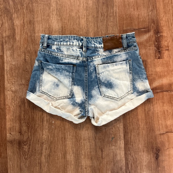 Billabong Acid Washed Jean Shorts - Picture 3 of 3